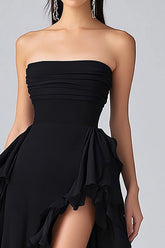 Schwarzes A-Linie Trägerloses Chiffon Abendkleid mit Rüschen und Schlitz